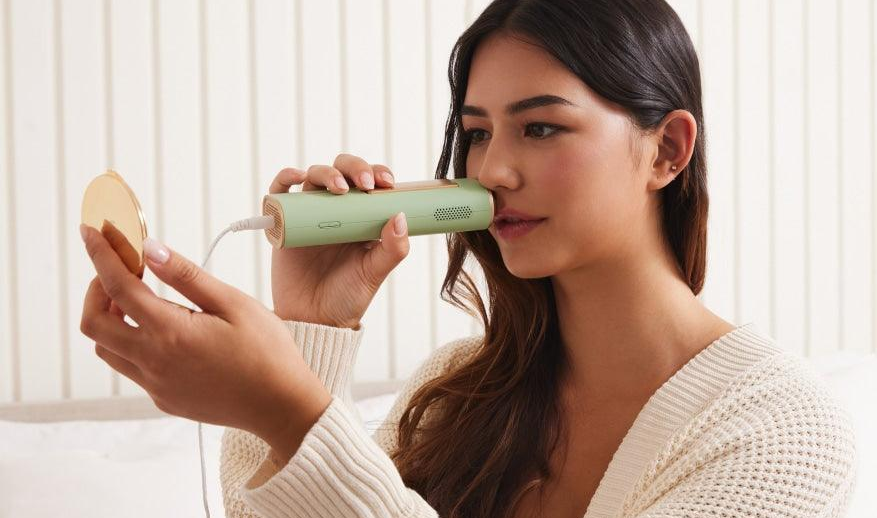 Comment puis-je enlever les poils de la lèvre supérieure à la maison ?